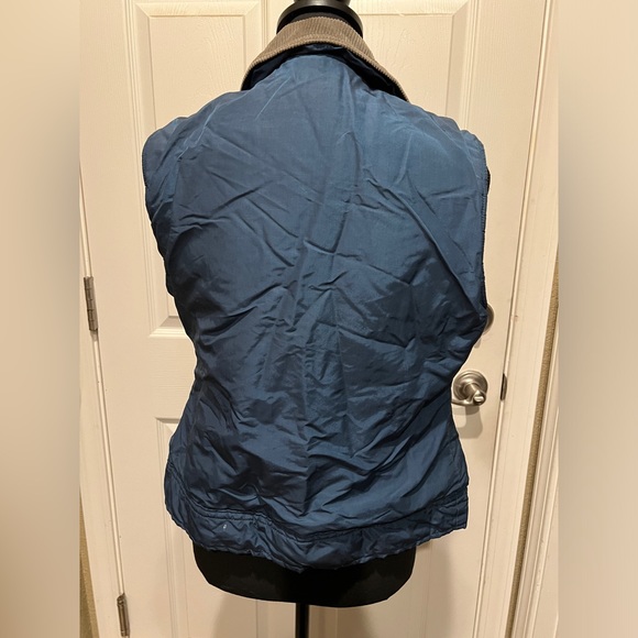 Lands Ends Vest - Picture 5 of 6